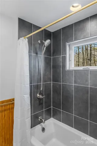 $557,000 | 6260 Sunny Drive, Newland, NC 28657