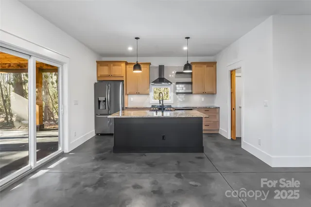 $557,000 | 6260 Sunny Drive, Newland, NC 28657