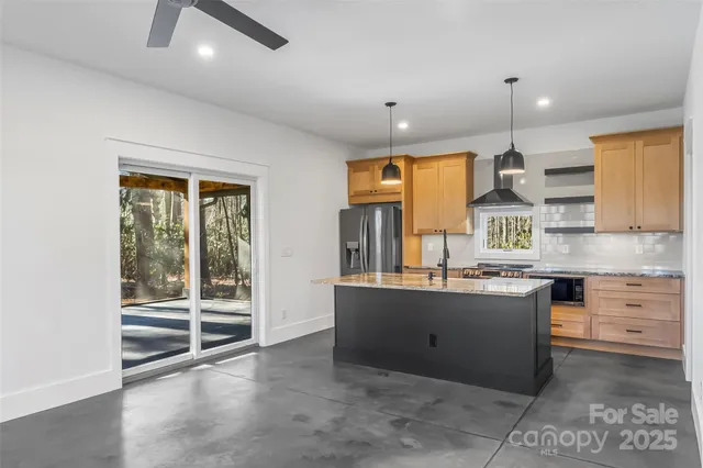 $557,000 | 6260 Sunny Drive, Newland, NC 28657