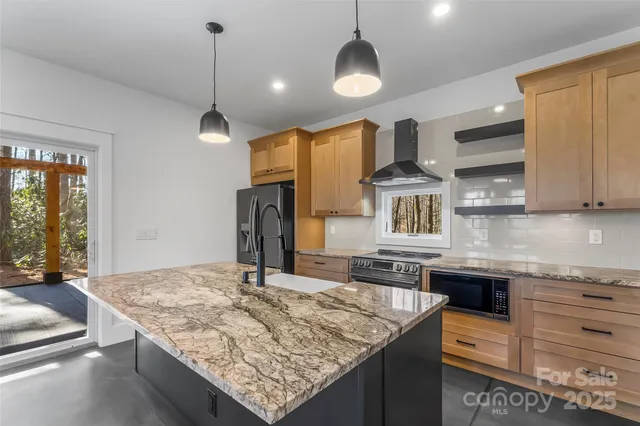 $557,000 | 6260 Sunny Drive, Newland, NC 28657