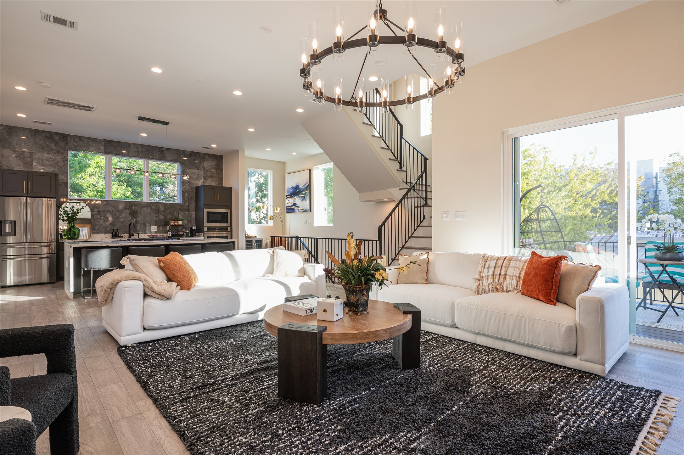 911 Thompson Street Houston, TX 77007 - Photo 1 of 50