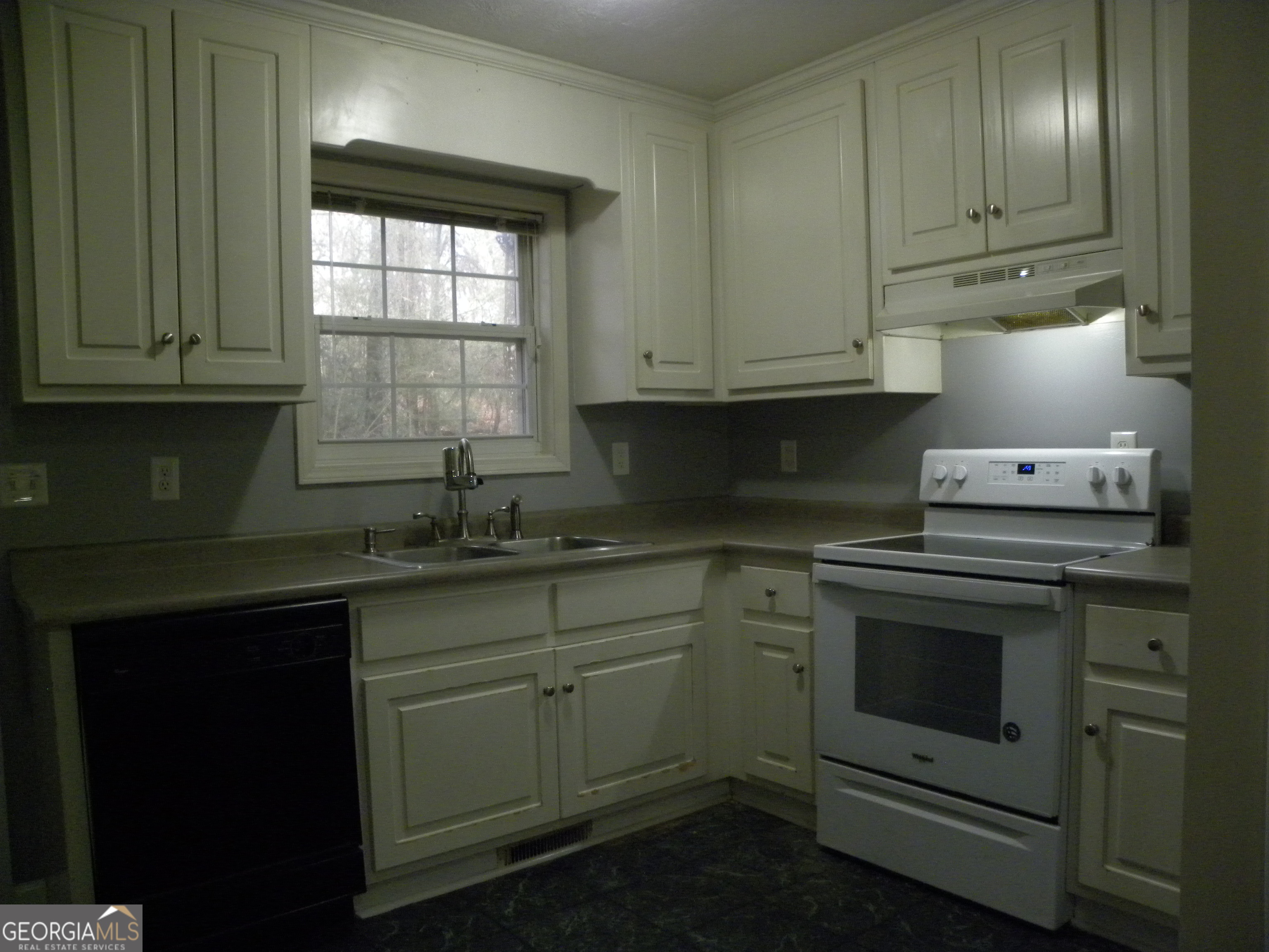 101 And 103 Joy Lane, Unit DUPLEX Hartwell, GA 30643 - Photo 19 of 24 a kitchen with granite countertop white cabinets and white appliances