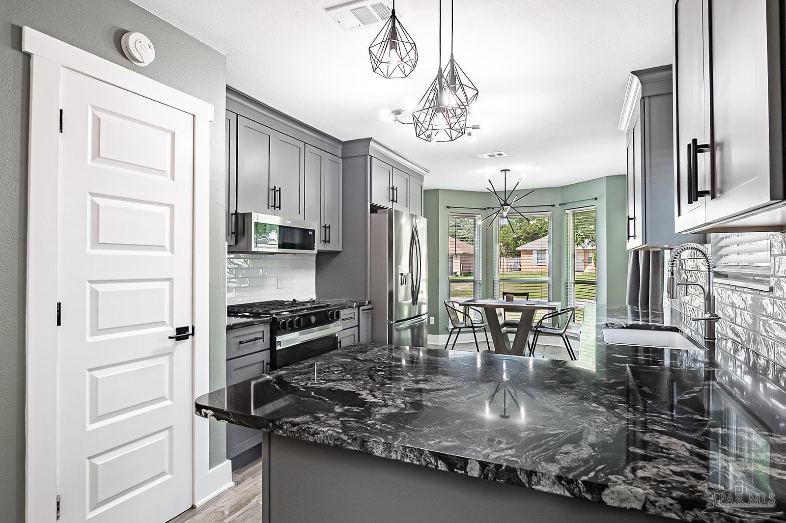 6819 Cedar Ridge Circle Milton, FL 32570 - Photo 7 of 34 Gallery Image 7