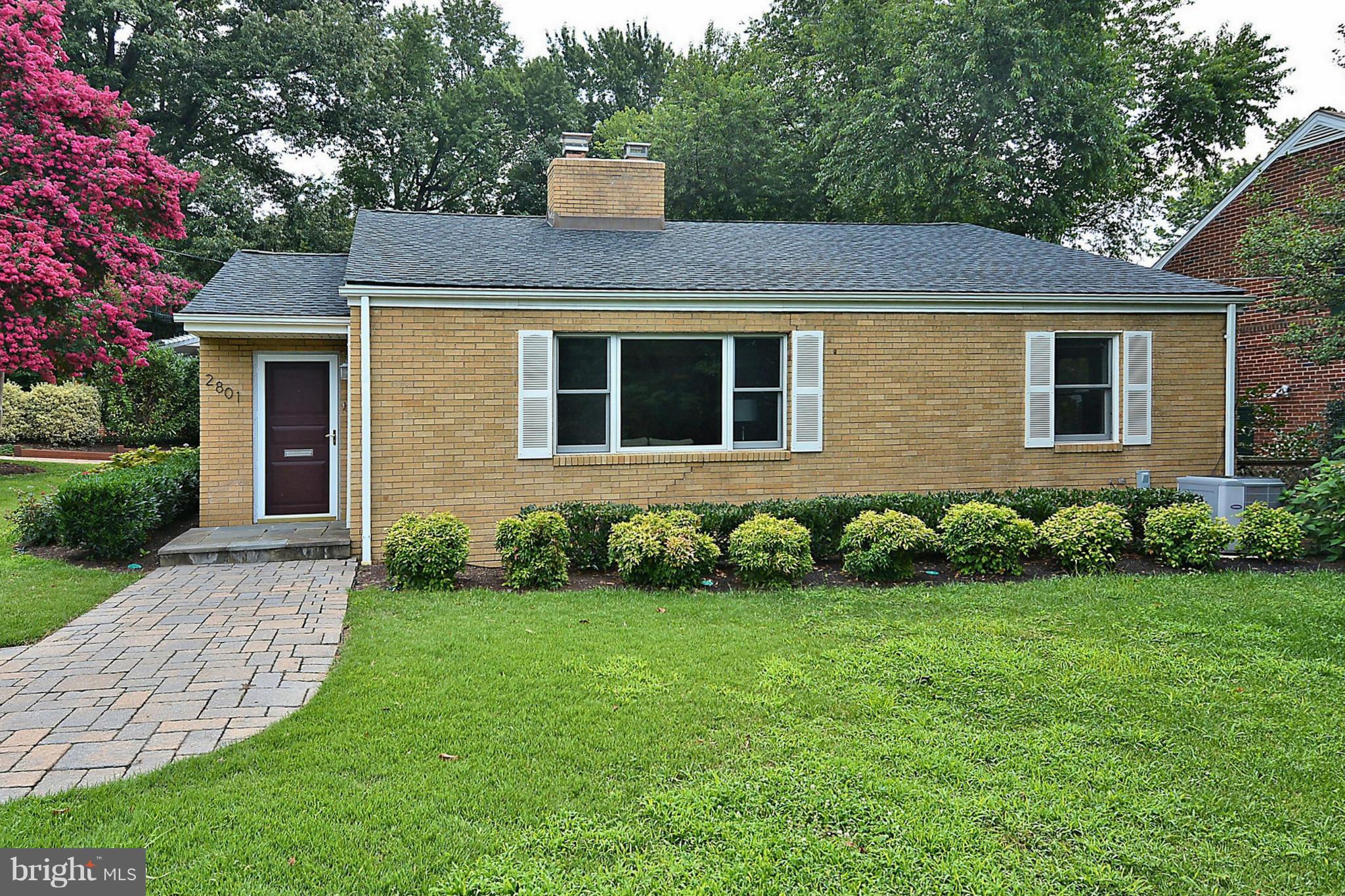2801 South Arlington Ridge Road Arlington, VA 22202 - Photo 3 of 22 Exterior (Front)