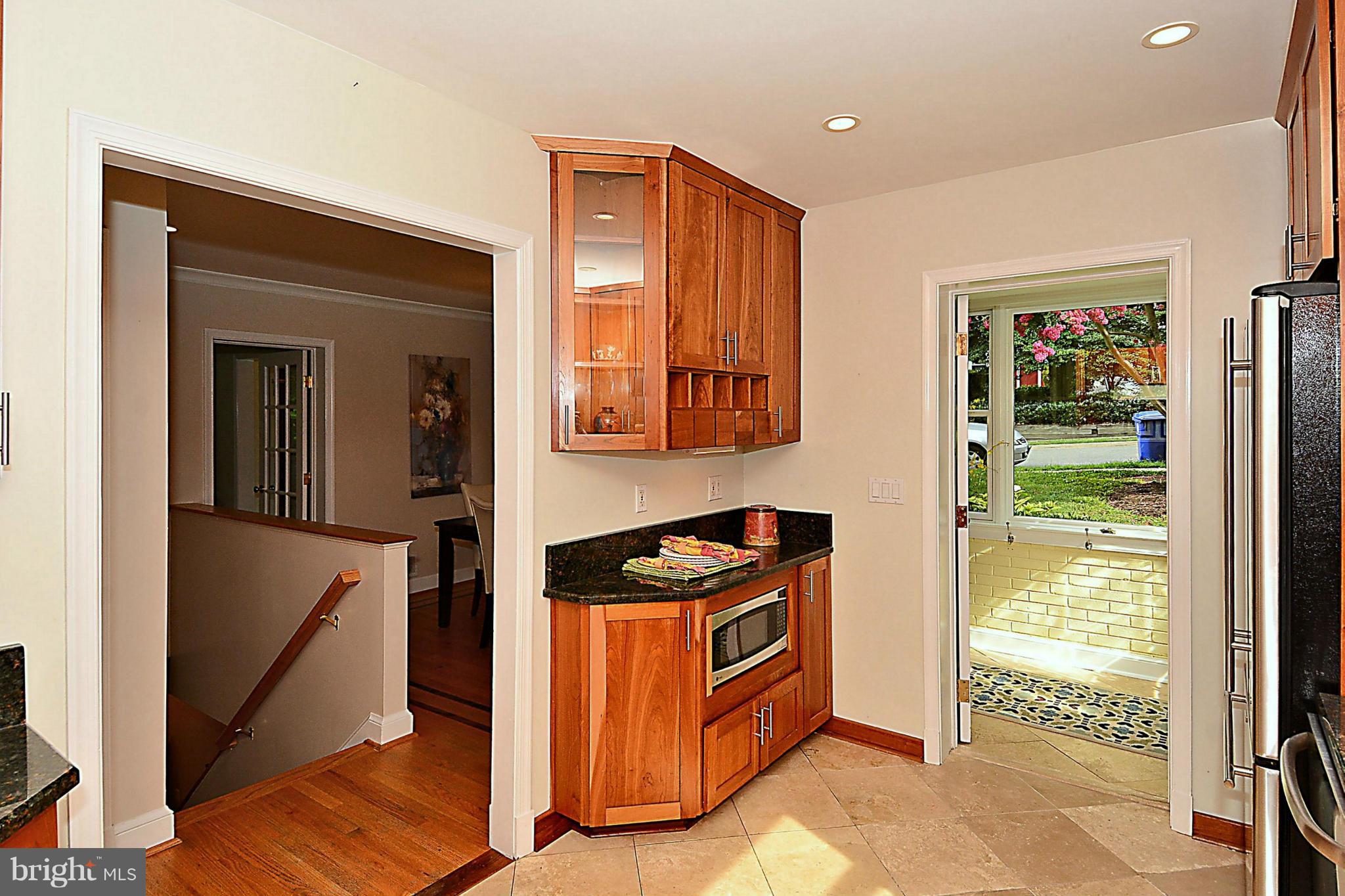 2801 South Arlington Ridge Road Arlington, VA 22202 - Photo 8 of 22 Kitchen