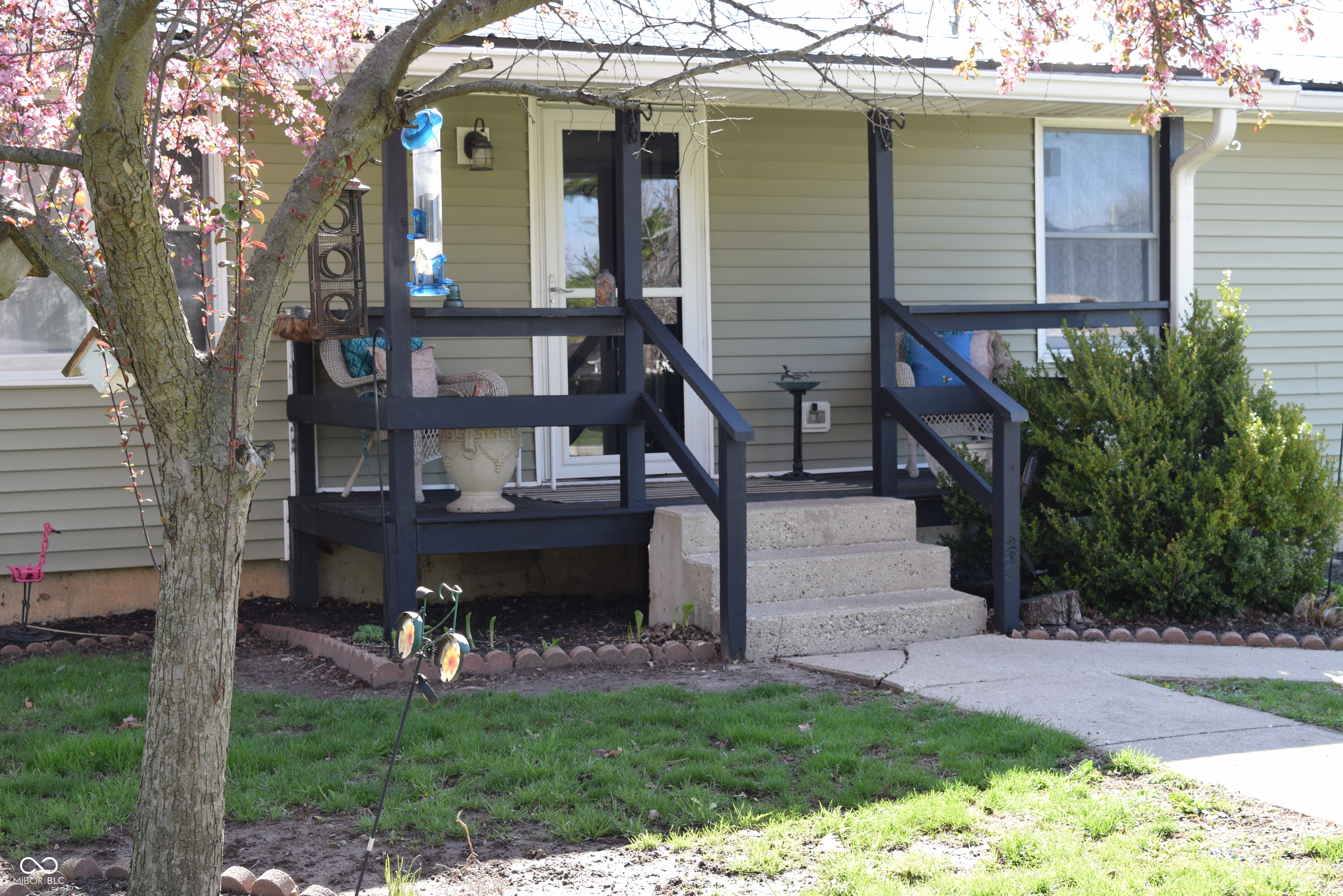 222 North Front Street Thorntown, IN 46071 - Photo 4 of 56