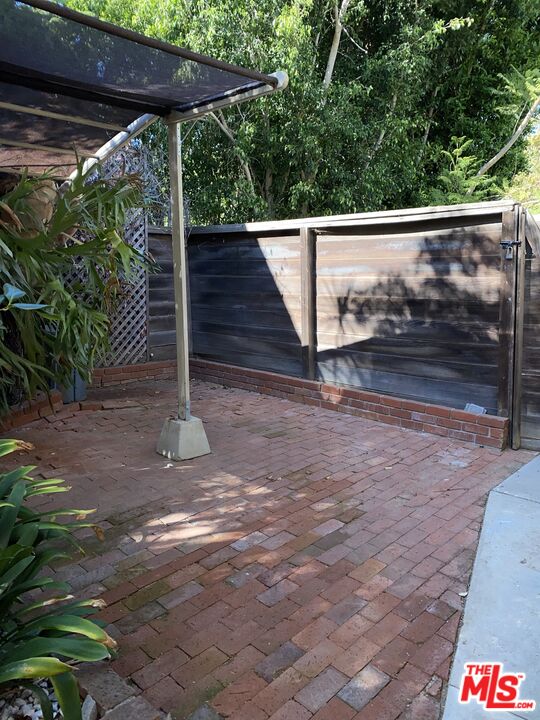 16464 Sunset Boulevard Pacific Palisades, CA 90272 - Photo 13 of 13 a view of a backyard