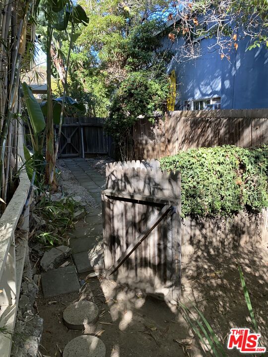 16464 Sunset Boulevard Pacific Palisades, CA 90272 - Photo 10 of 13 a backyard of a house with lots of green space