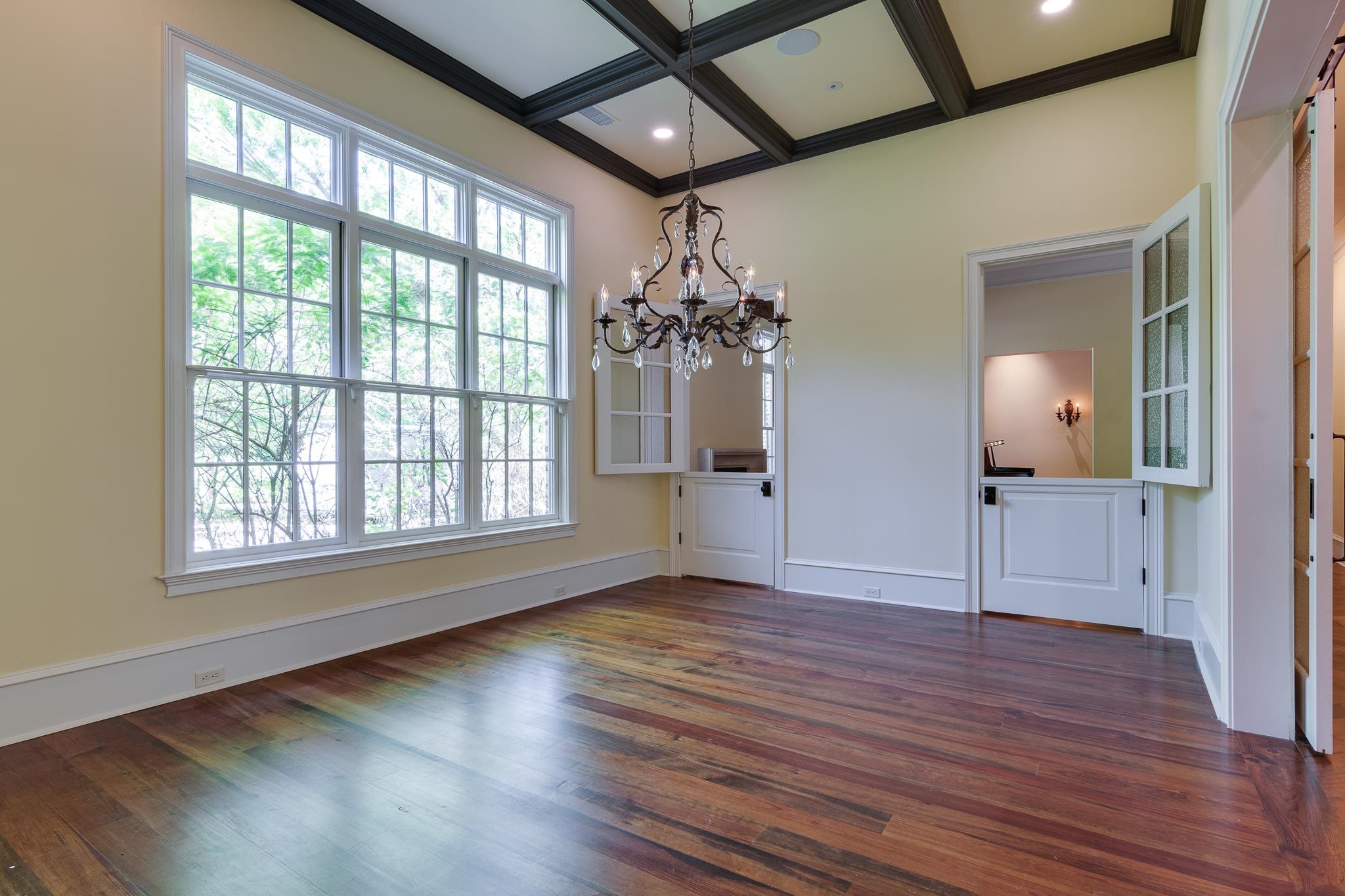 4761 Shady Grove Road Memphis, TN 38117 - Photo 14 of 25 a view of an empty room with wooden floor and a window