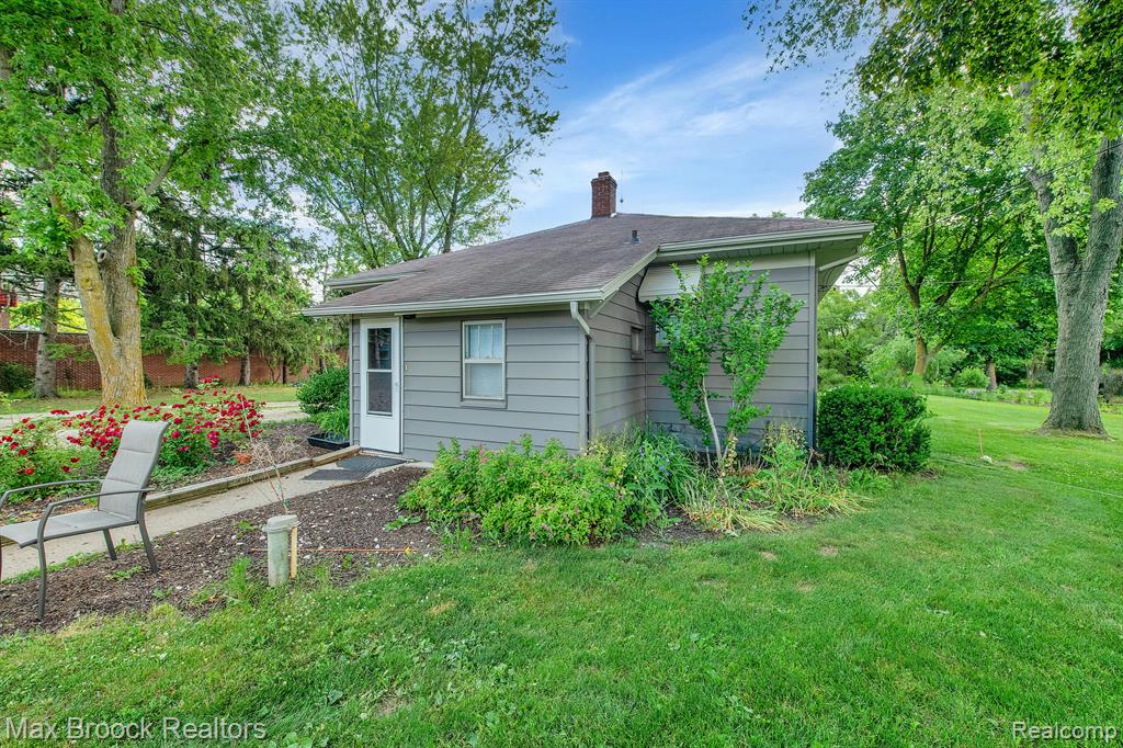 19011 Beck Road Northville, MI 48168 - Photo 32 of 40