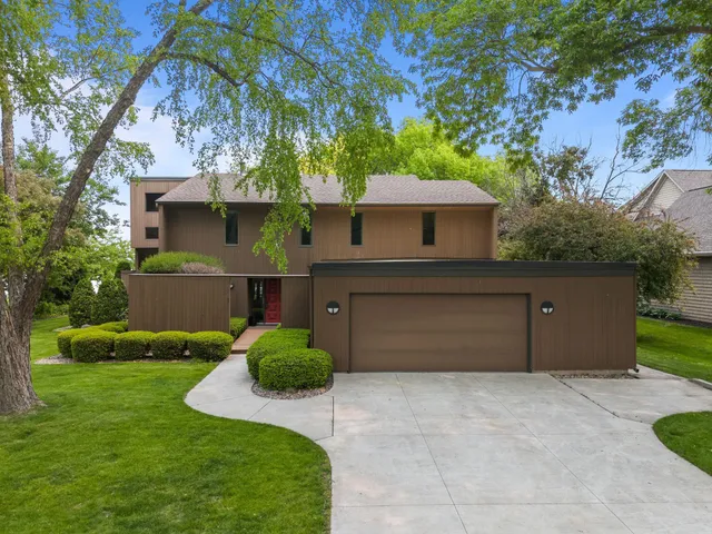 $750,000 | 2136 White Swan Drive, Oshkosh, WI 54901