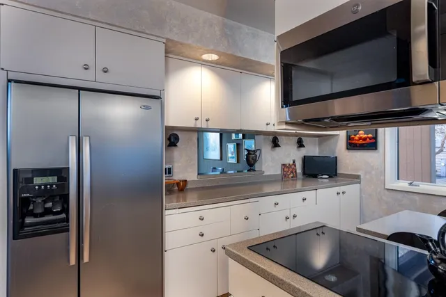 $750,000 | 2136 White Swan Drive, Oshkosh, WI 54901