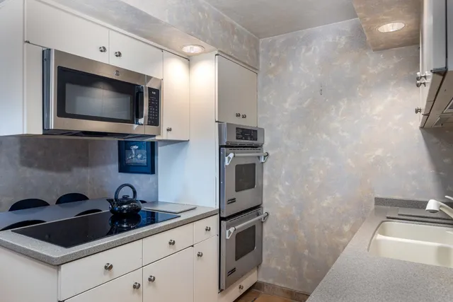 $750,000 | 2136 White Swan Drive, Oshkosh, WI 54901