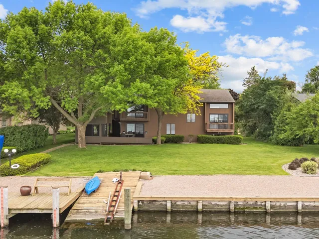 $750,000 | 2136 White Swan Drive, Oshkosh, WI 54901
