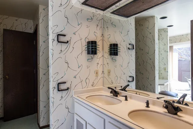 $750,000 | 2136 White Swan Drive, Oshkosh, WI 54901