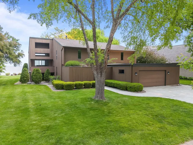 $750,000 | 2136 White Swan Drive, Oshkosh, WI 54901