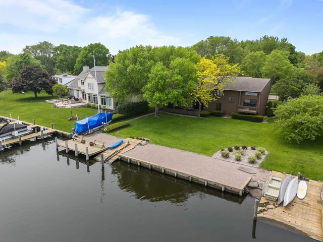 $750,000 | 2136 White Swan Drive, Oshkosh, WI 54901