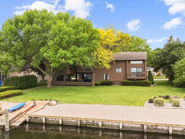 $750,000 | 2136 White Swan Drive, Oshkosh, WI 54901