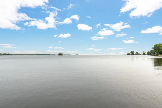 $750,000 | 2136 White Swan Drive, Oshkosh, WI 54901