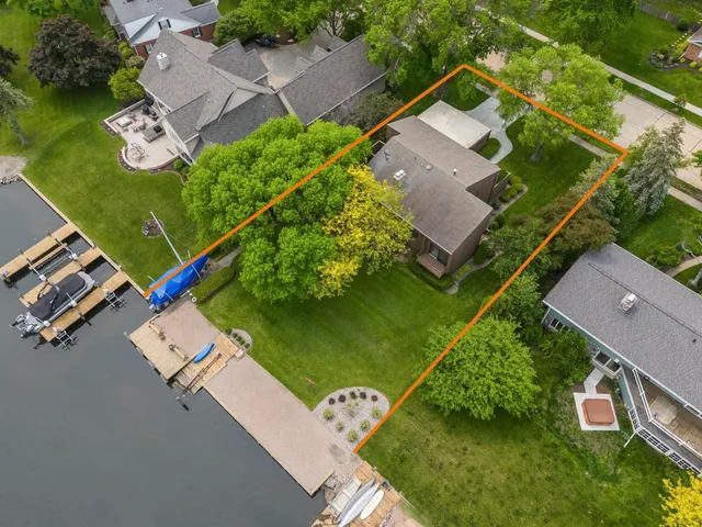 $750,000 | 2136 White Swan Drive, Oshkosh, WI 54901