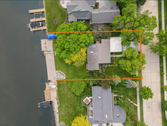 $750,000 | 2136 White Swan Drive, Oshkosh, WI 54901