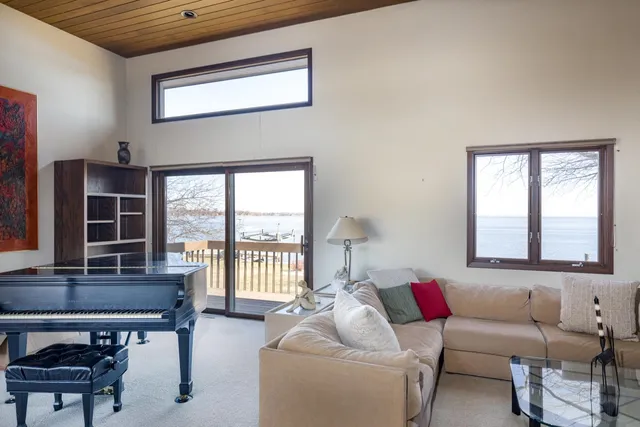 $750,000 | 2136 White Swan Drive, Oshkosh, WI 54901