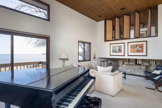 $750,000 | 2136 White Swan Drive, Oshkosh, WI 54901