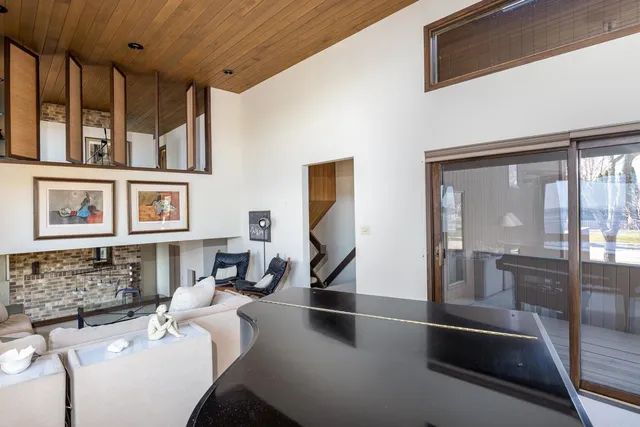 $750,000 | 2136 White Swan Drive, Oshkosh, WI 54901