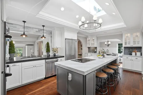 a kitchen that has a lot of cabinets in it