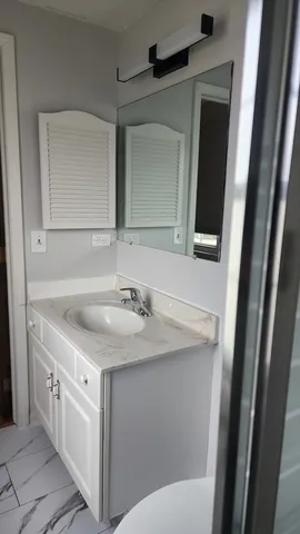 $3,150 | 617 Newport Avenue, Westmont, IL 60559