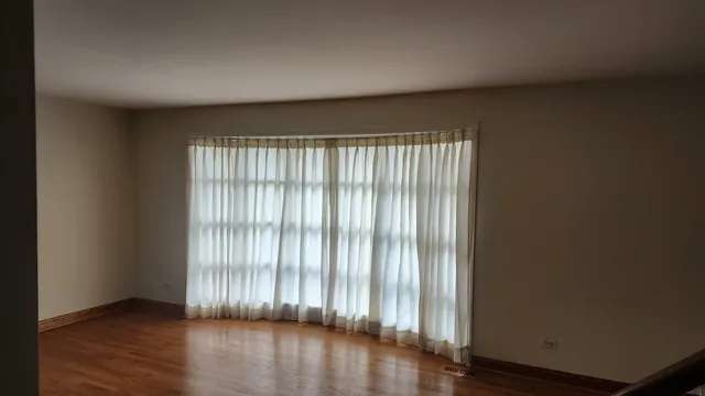 $3,150 | 617 Newport Avenue, Westmont, IL 60559