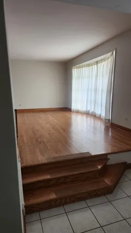 $3,150 | 617 Newport Avenue, Westmont, IL 60559