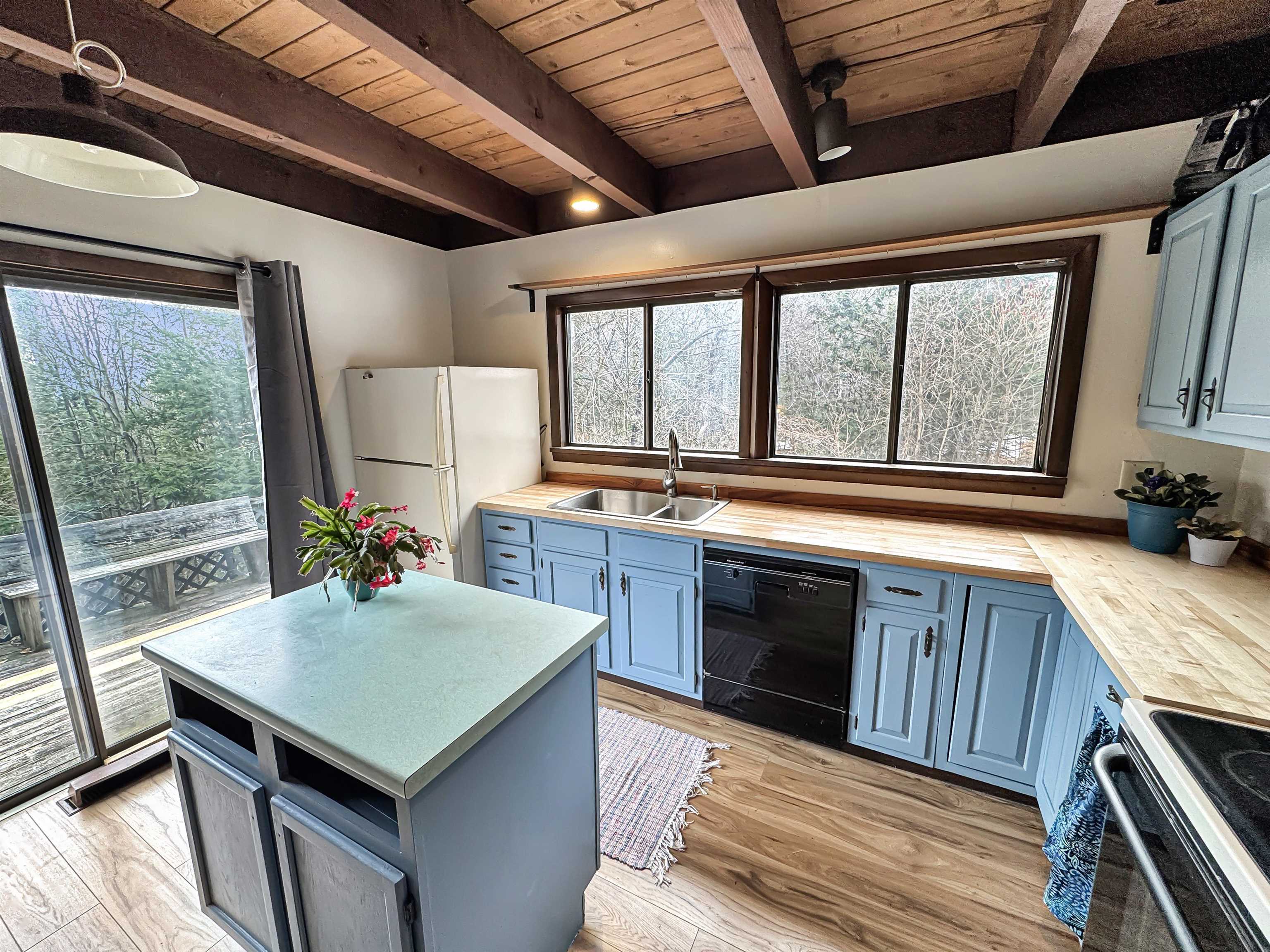 946 Huckle Hill Road Vernon, VT 05354 - Photo 5 of 26 Gallery Image 5