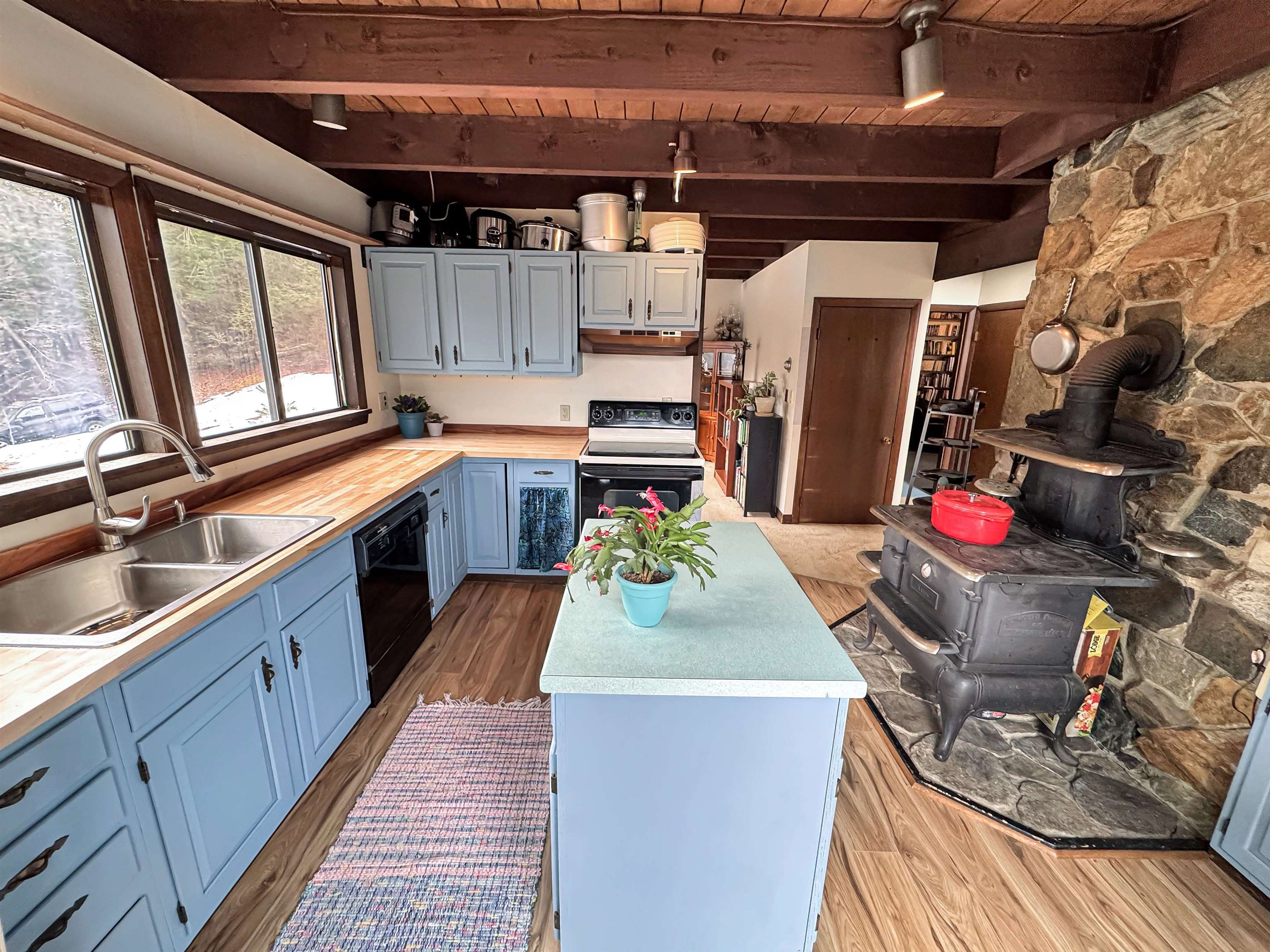 946 Huckle Hill Road Vernon, VT 05354 - Photo 6 of 26 Gallery Image 6