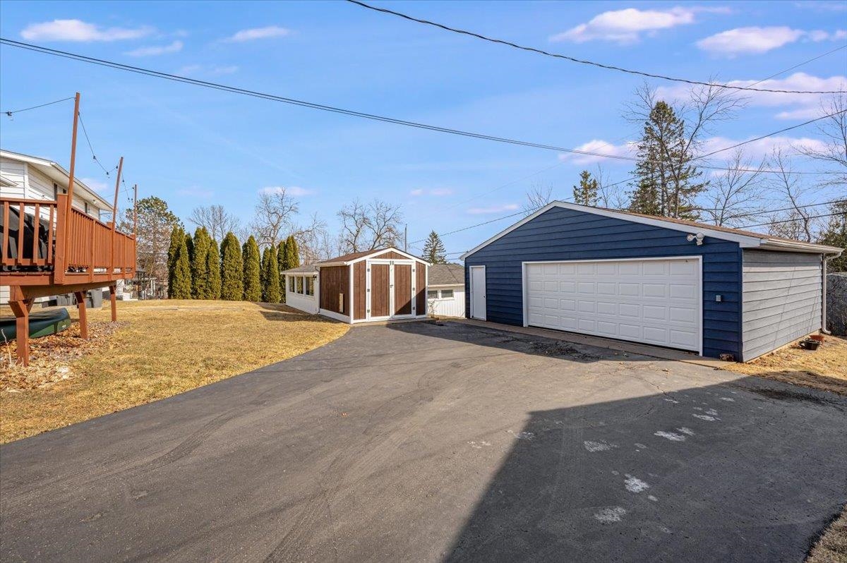 4426 Dodge Street Duluth, MN 55804 - Photo 6 of 27 View of detached garage