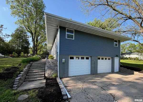 $229,900 | 203 Eaton Avenue, Bartonville, IL 61607