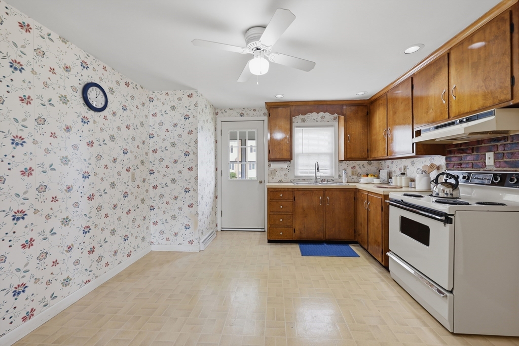 20 Elaine Street Webster, MA 01570 - Photo 8 of 24