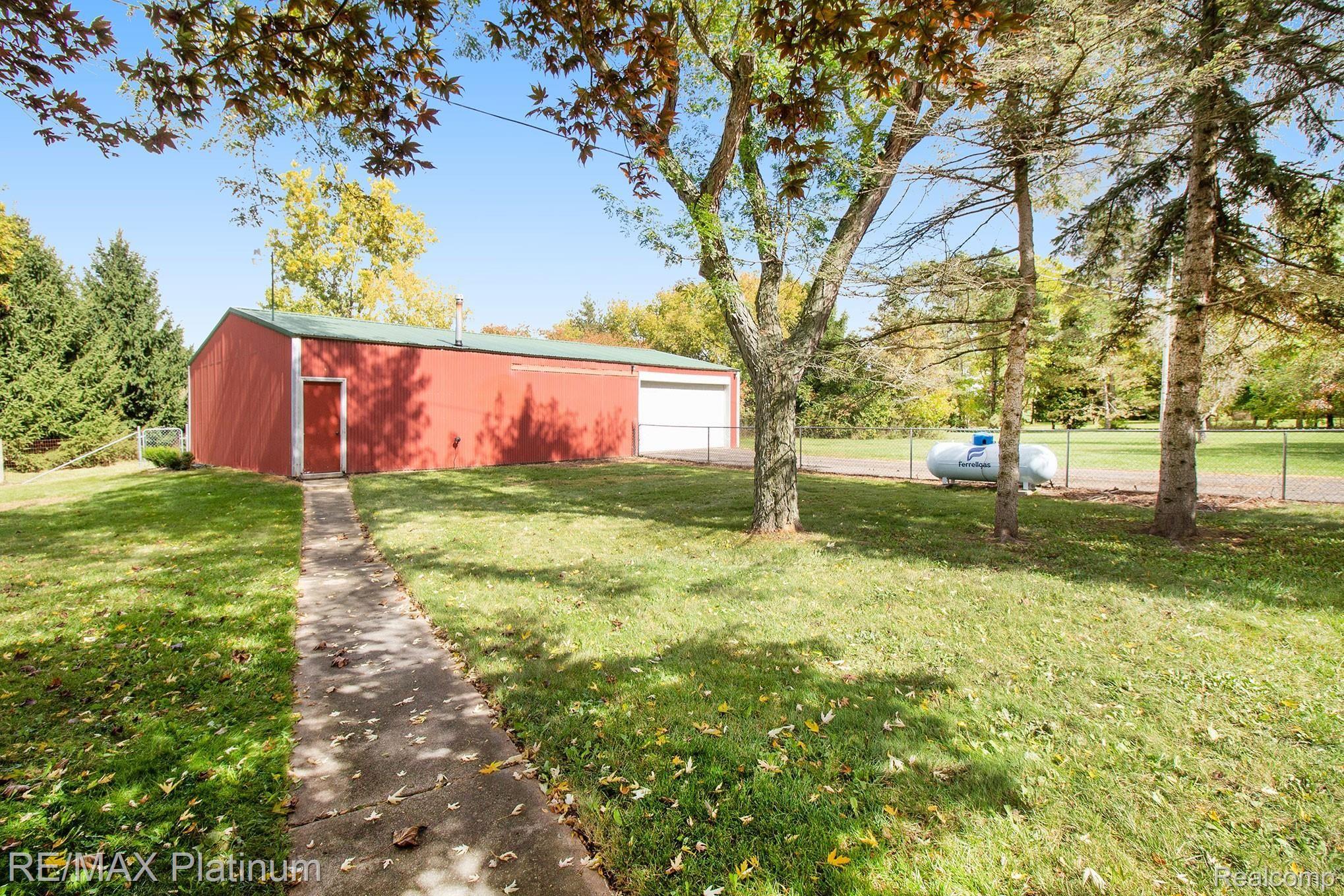 7799 Golf Club Road Howell, MI 48843 - Photo 29 of 38 Side view of Pole Barn