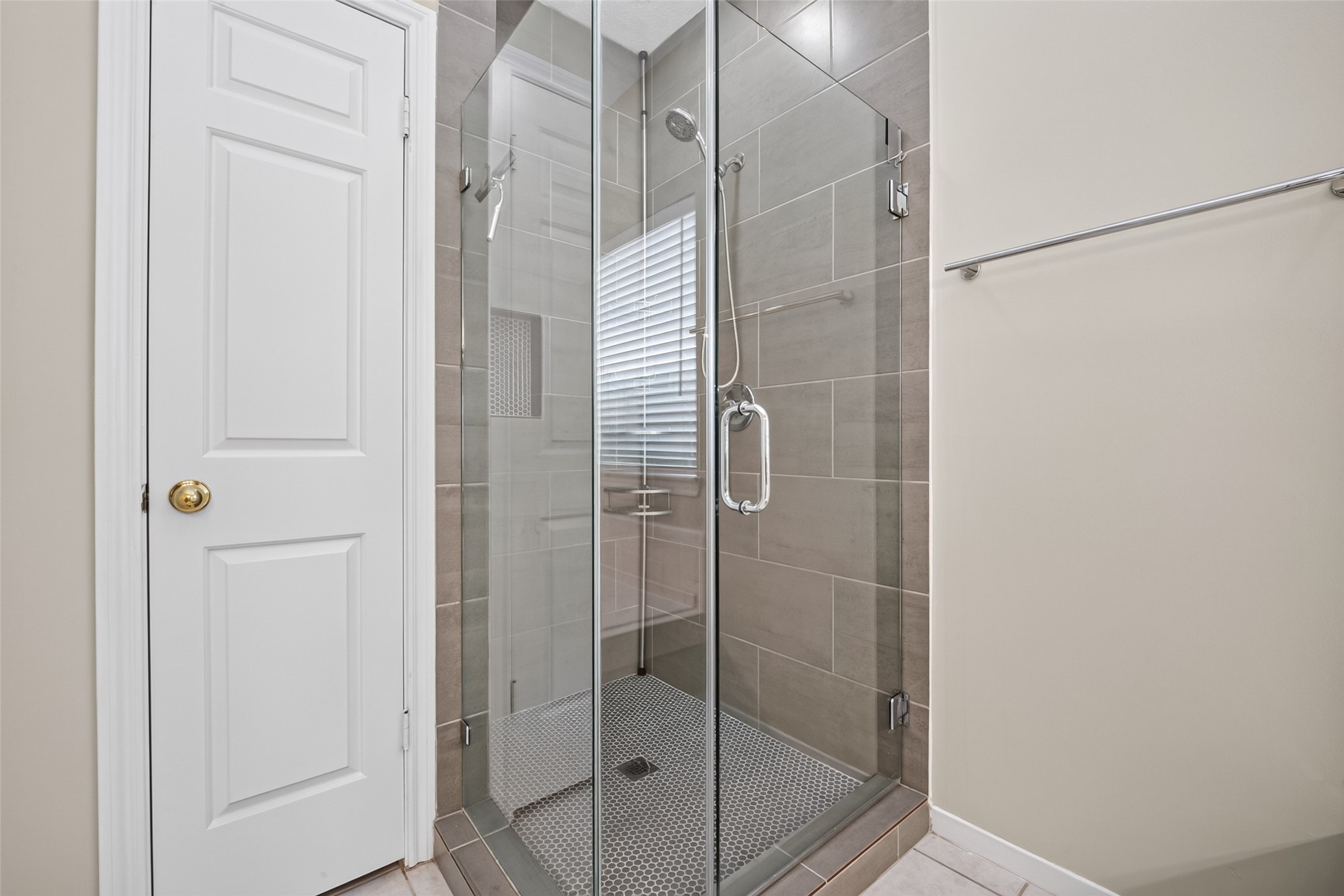1430 Mabry Mill Road Houston, TX 77062 - Photo 24 of 39 Primary bath
