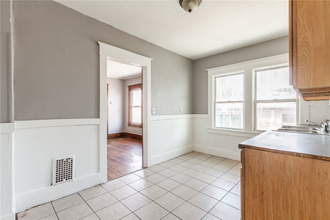 293 Rosewood Terrace Rochester, NY 14609 - Photo 12 of 22