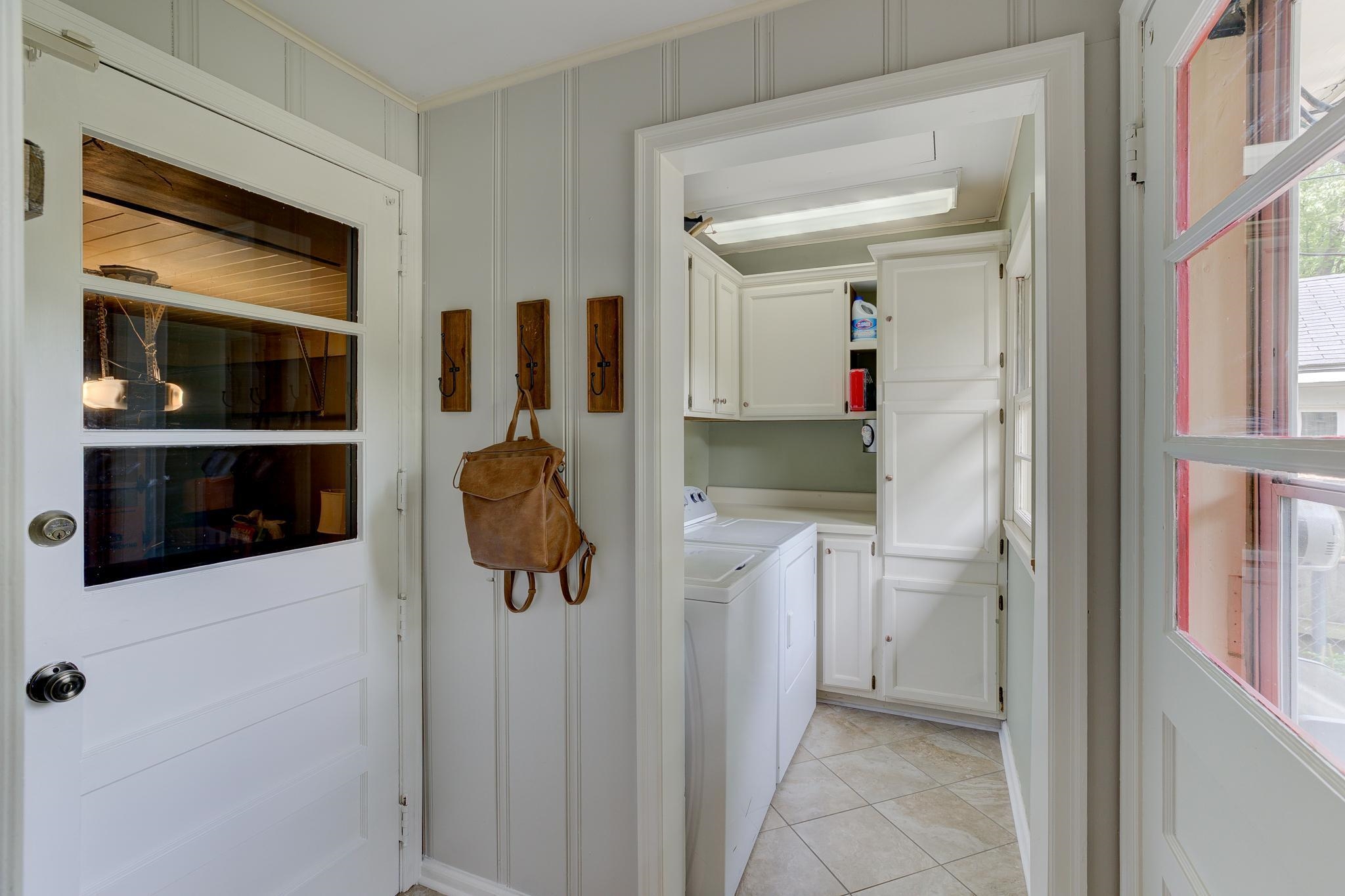 4681 Kaye Road Memphis, TN 38117 - Photo 21 of 25 a view of hallway with washer and dryer