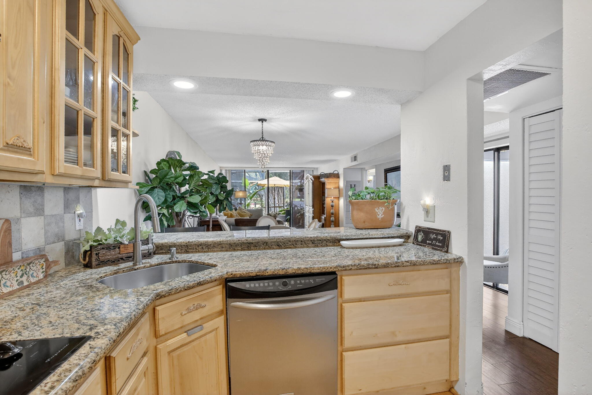 1533 Fairway Road Pembroke Pines, FL 33026 - Photo 10 of 38 10-web-or-mls-_A7A1208