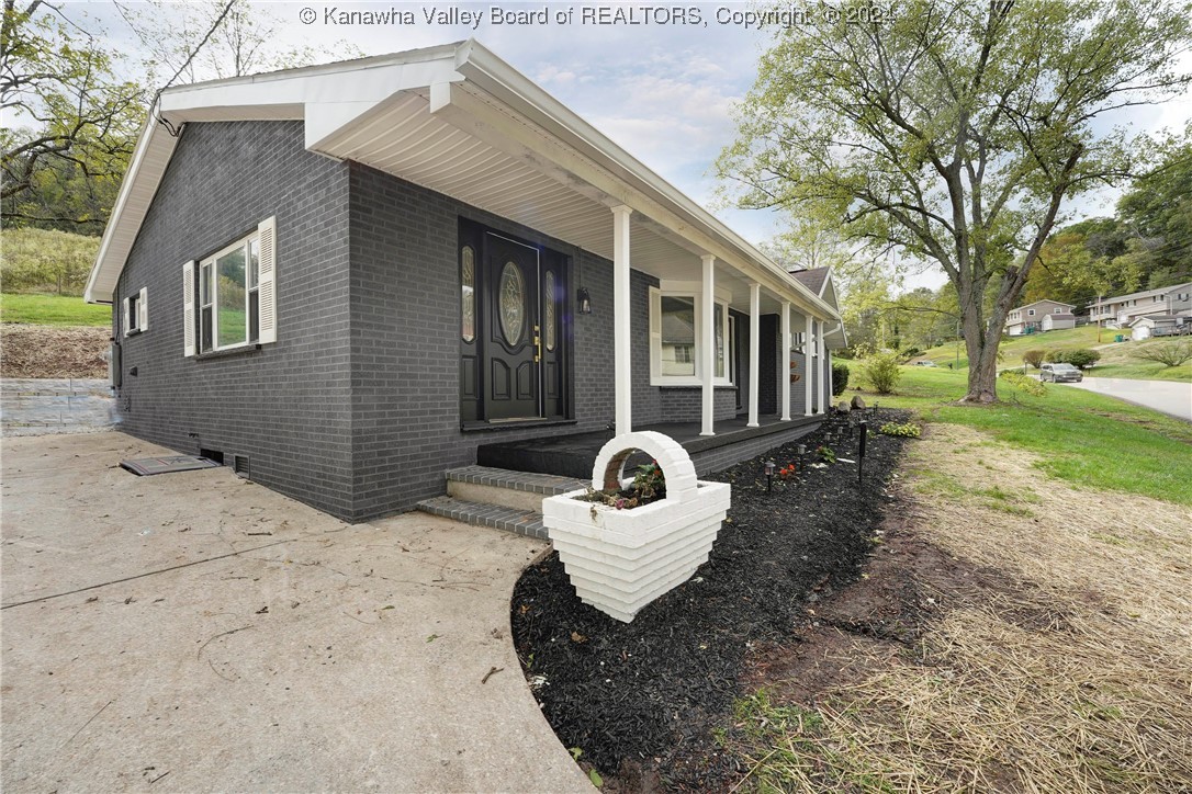 914 Dairy Road Poca, WV 25159 - Photo 3 of 42 Gallery Image 3