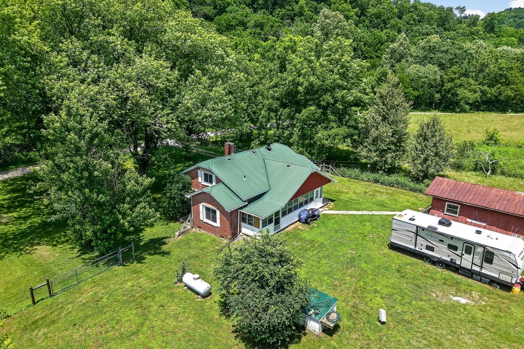 747 Hunting Creek Road Whitleyville, TN 38588 - Photo 8 of 33