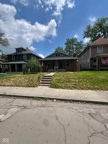 $745 | 1223 North Oxford Street, Indianapolis, IN 46201