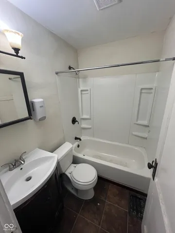 $745 | 1223 North Oxford Street, Indianapolis, IN 46201