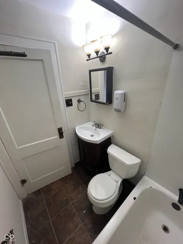 $745 | 1223 North Oxford Street, Indianapolis, IN 46201