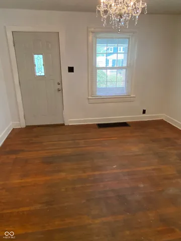 $745 | 1223 North Oxford Street, Indianapolis, IN 46201