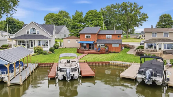 $885,000 | 3250 South Bank Road Northeast, Millersport, OH 43046