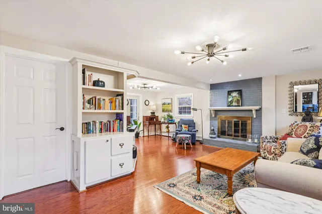 $900,000 | 3414 Valewood Drive, Oakton, VA 22124